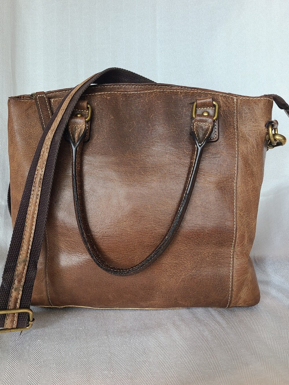 G*n Tote'n Mama brown leather bag